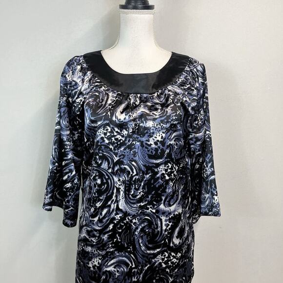 BCBG MaxAzria Blouse Top sz Medium Black Blue Paisley Satin Modest Church Career - Picture 2 of 8